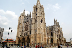 Catedral_de_León_vista_clásica-1